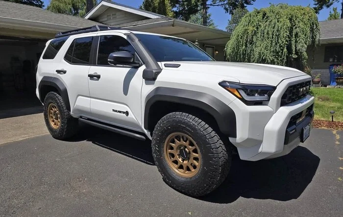 Stock Trailhunter 4Runner on 35's Wildpeak AT4W (on factory OME suspension) w/ Method +35 offset wheels