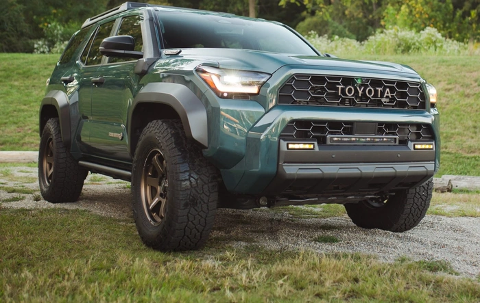 Everest TrailHunter - Blacked out front & rear valence (wrap). High impact PPF installed