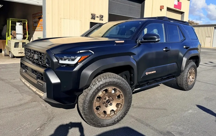 Stealthhunter: Black Trailhunter in XPEL Stealth PPF wrap