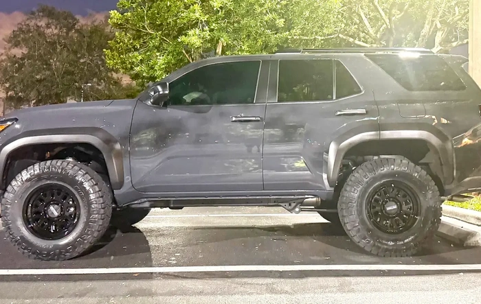 285/75R/17 Ridge Grappler + Method 321 +25 offset wheels + ReadyLift kit on Underground SR5 build
