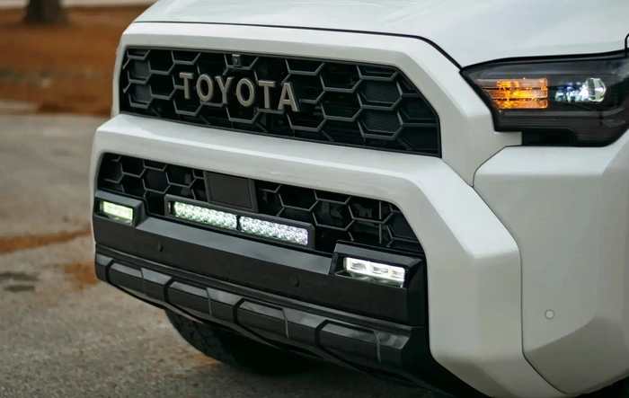 Trailhunter Heritage Grille Swap + Diode Dynamics Stage Series Lightbar Install - DIY photos & how-to