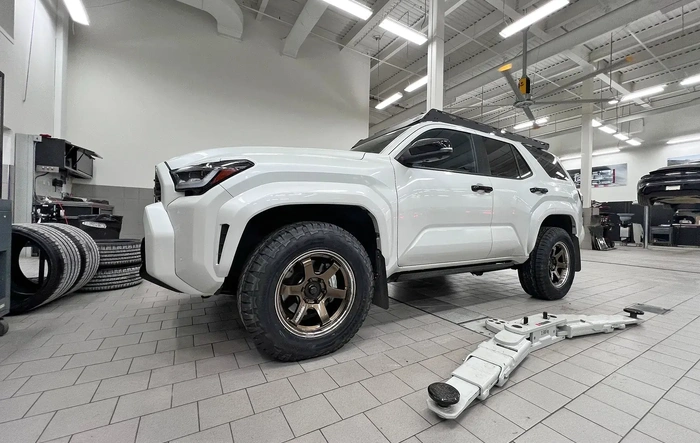 Platinum Wind Chill Pearl on 18"x 8.5 +22 TE37SB Tourer SR shining bronze (275/65/18 Continental TerrianContact A/T)