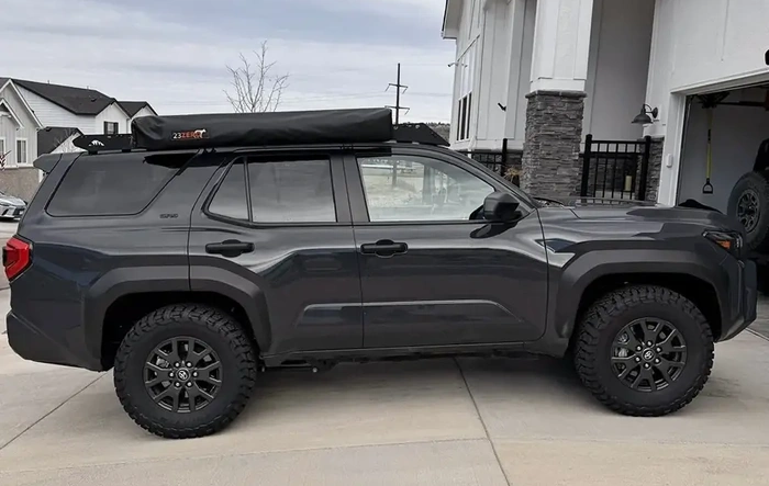 Hit leg day with some 33’s (285/70/17 KO3 tires) on my SR5 today. Before and after pics: